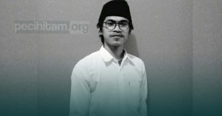 Peci Hitam; Potret Kesalehan dan Kebudayaan Muslim Indonesia