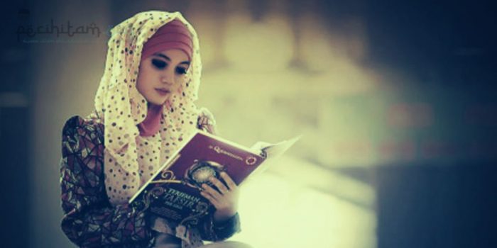 Hukum Memegang Al-Qur'an Terjemahan Tanpa Wudhu
